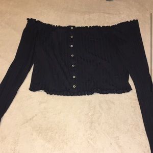 |3 for $10|• longsleeve off the shoulder crop top